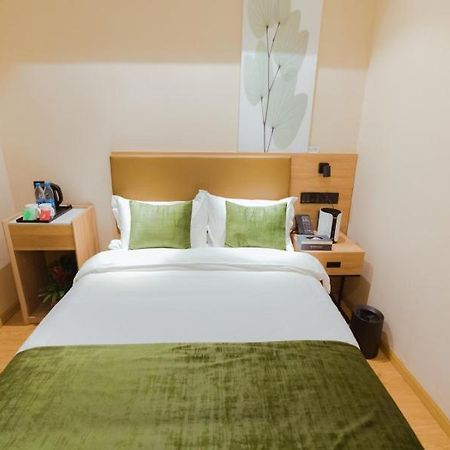 Greentree Inn Shanghai Huangxing Park Subway Station Express Hotel Exteriör bild