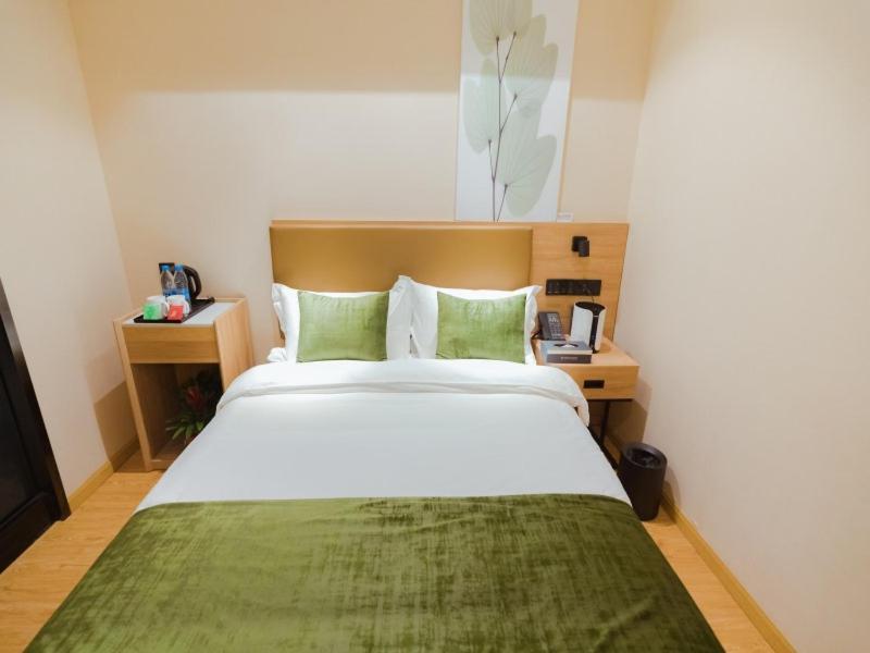 Greentree Inn Shanghai Huangxing Park Subway Station Express Hotel Exteriör bild