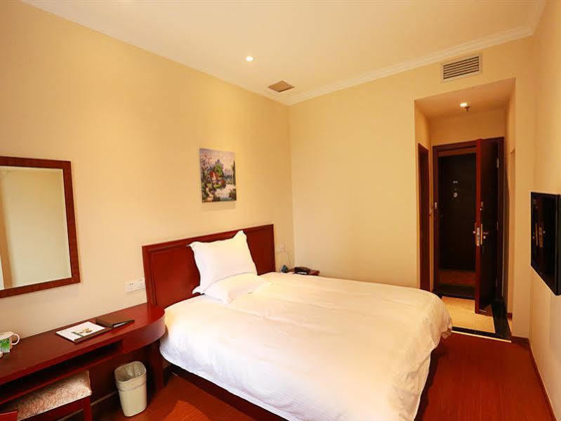 Greentree Inn Shanghai Huangxing Park Subway Station Express Hotel Exteriör bild
